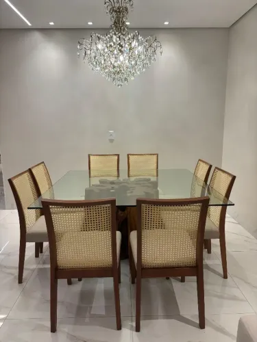 Mesa de jantar quadrada 8 lugares