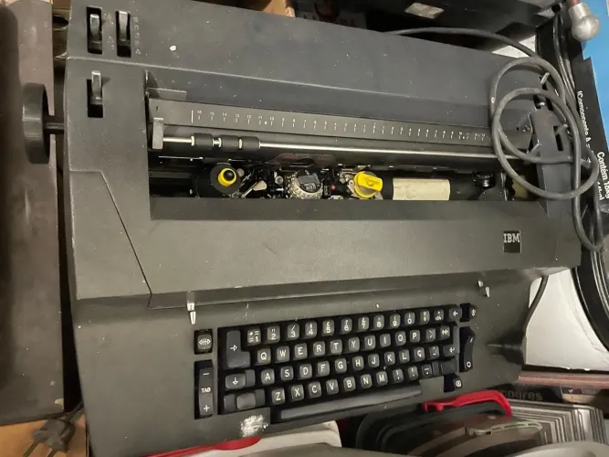 Maquina de escrever IBM eletrica