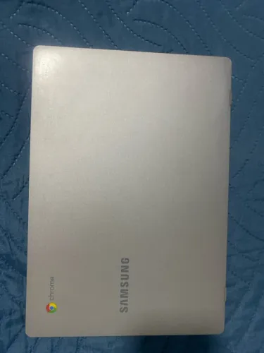 VENDO CHROMEBOOK 11,6 polegadas - DEFEITO - ELE NAO LIGA, MESMO CONECTADO AO CARREGADOR