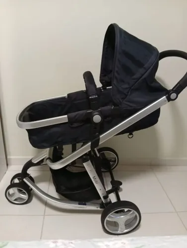 Carrinho de bebê semi novo 