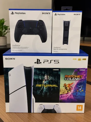 PS5 Slim Mídia Física 1TB + 2 Controles + Base de Carregamento
