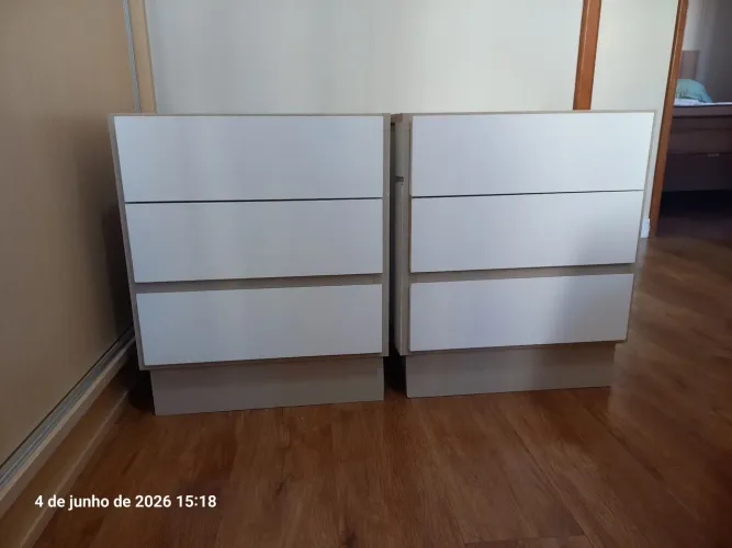 Mesa de cabeceira/ criado mudo dupla