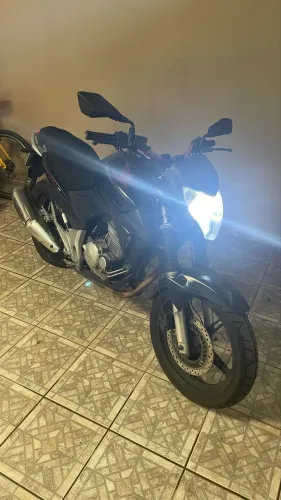Honda CB300R 2011 - Aceito trocas