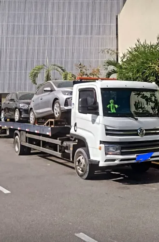 Reboque, guincho e transporte de carros.