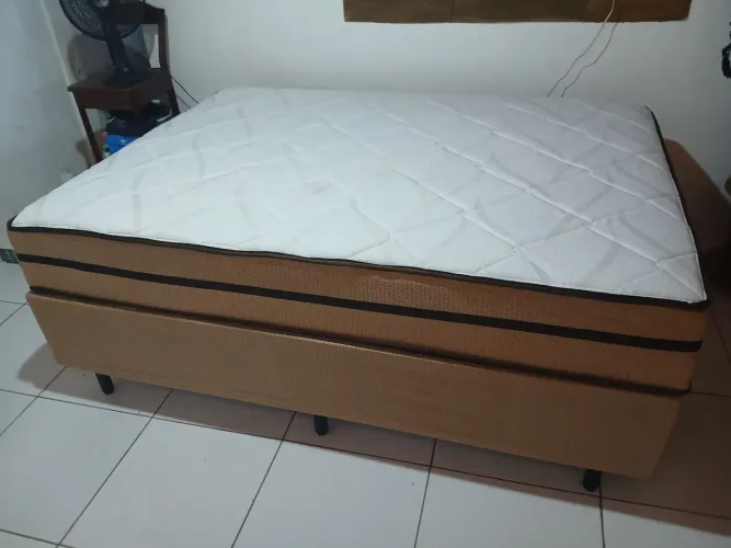 Vendo conjunto box 06 meses que comprei. Obs: sem uso.