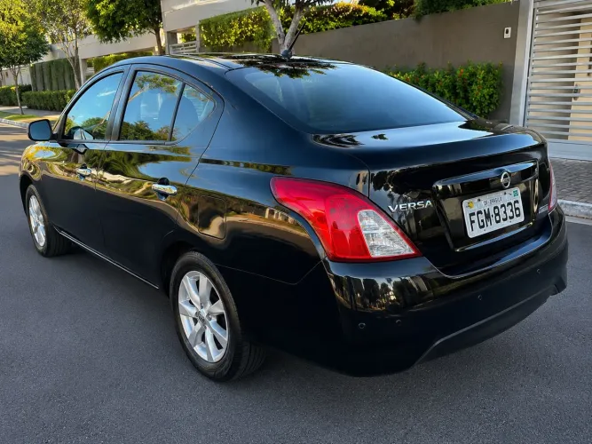 Nissan Versa SL 1.6 16V Flex Fuel 4P Mec. 2013