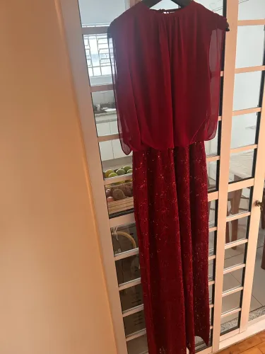Vestido de festa, na cor marsala - tamanho M - total do comprimento 1,50cm