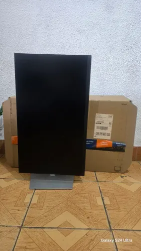 Monitor Dell com Tela Quebrada - Para Peças, Placas e Componentes