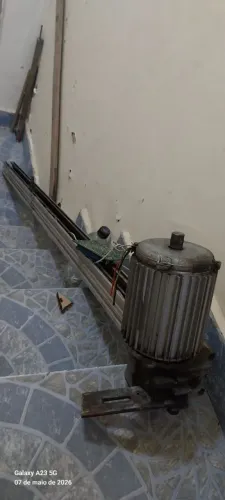 Braço elétrico para portão de garagem