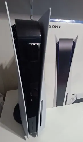 PlayStation 5 (PS5)