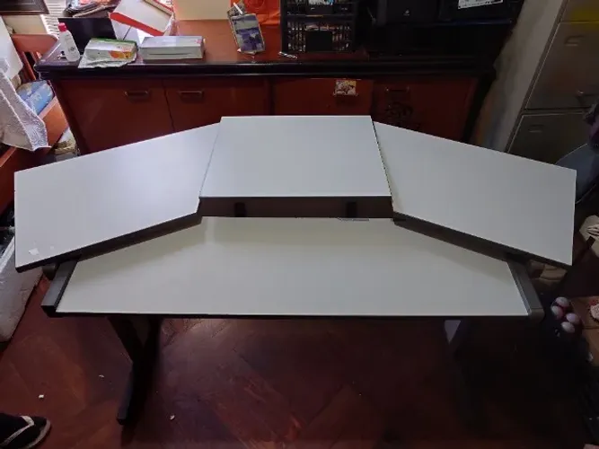 Mesa de escritório com regulagem