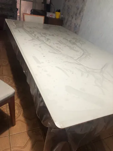 Mesa de jantar em madeira com banco e 6 cadeiras