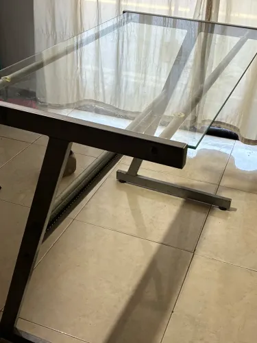 Escrivaninha de vidro e aço R$180,00