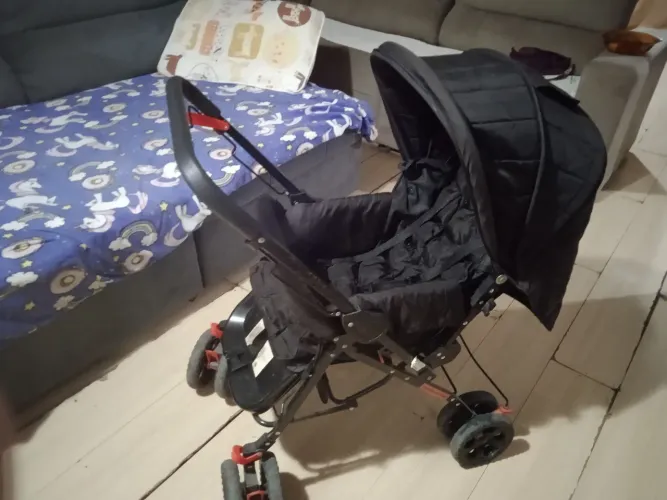 Vende se carrinho de bebê
