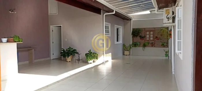 Casa à Venda em Condomínio Fechado na Vila Zezé - Jacareí-SP: 3 Quartos, 1 Suíte, 2 Salas,
