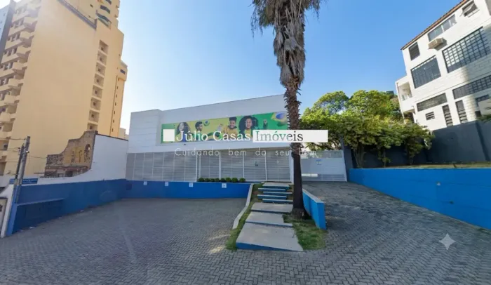 Prédio Comercial no Centro com 819 m² e 30 Vagas de Estacionamento