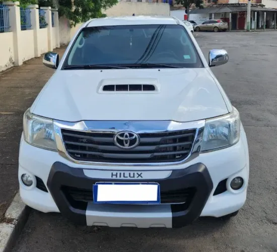 Toyota Hilux CD SR D4-d 4X4 3.0 TDI Dies Aut. 2014