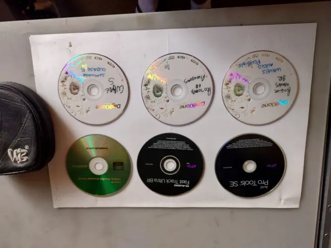 Case com 6 DVDs de programas