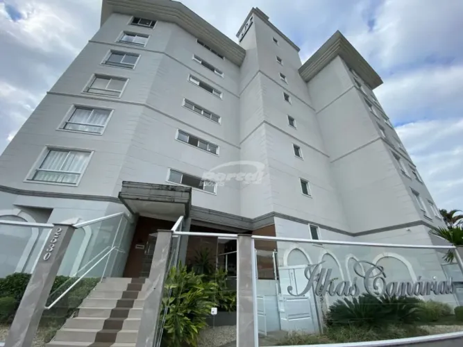 Apartamento disponível para locação no bairro Centro, em Blumenau/SC.