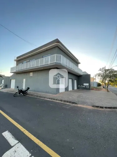 Apartamento sobrado para locação no bairro Shopping Park