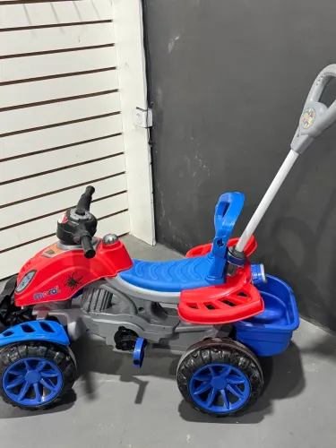 Carrinho de passeio infantil - quadriciclo