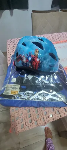 Patins + capacete ( tamanho do 34 ao 38 )