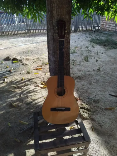 Vende -se Violão para iniciantes 