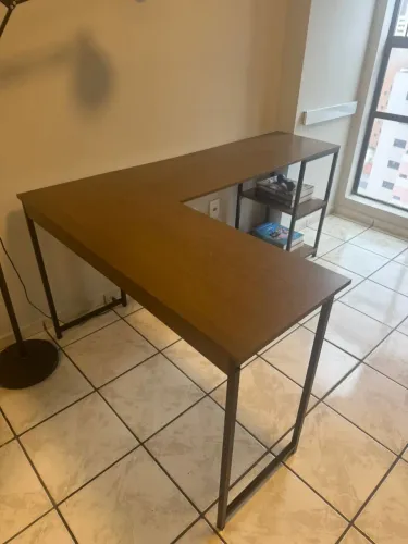 Mesa em L Estilo Industrial com Prateleiras | Excelente Estado