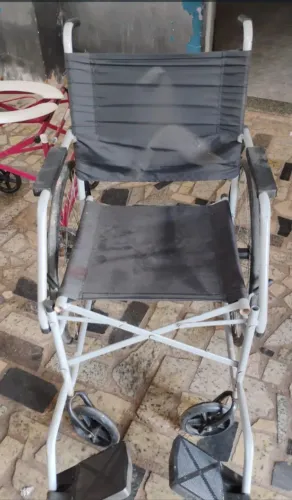 Cadeira de rodas e assento de banho