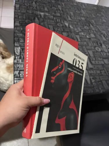 Livro a outra garota negra+ revista clube intrínsecos