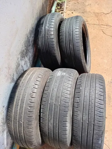 PNEUS DUNLOP 185/60/15. MAIS DE MEIA VIDA