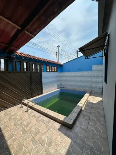 CASA TERREA - 2 QUARTOS - PISCINA