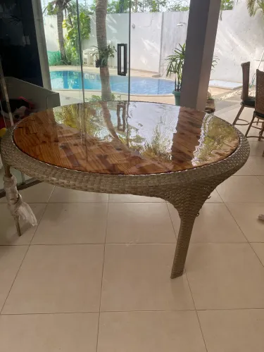 Vende-se mesa