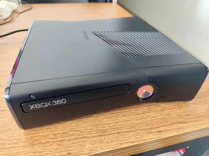 Xbox 360 Slim p/ Peças ou Reparo