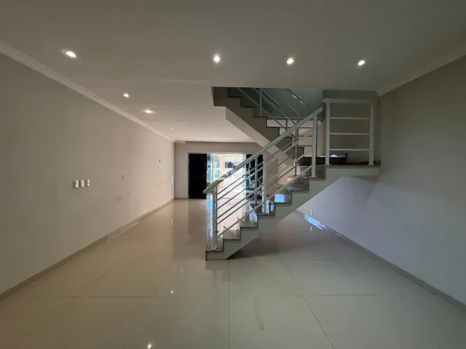Magnífica Casa Triplex | 4 quartos (2 Suítes) | Área Gourmet | Campo Grande REF: 10255