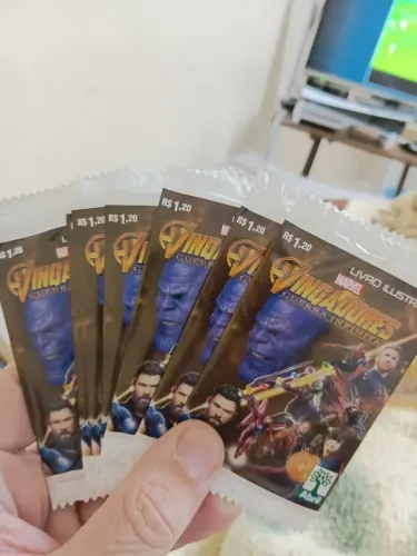 8 pacotinhos lacrados Vingadores Guerra Infinita