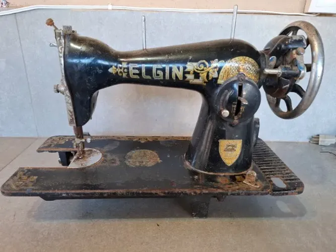 Máquina de costura antiga Elgin preta anos 1950 - Travada, leia a descrição!!!