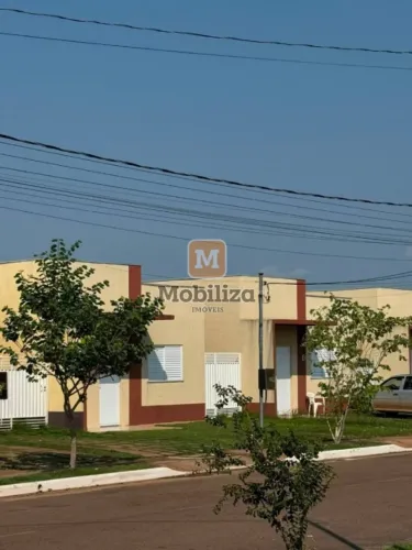 Casa com 2 dormitórios e quintal com ampliação no Condomínio Cancún 1