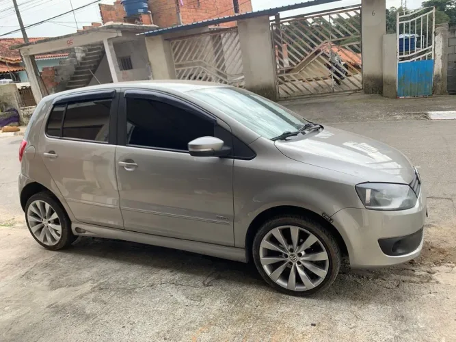 Volkswagen Fox 1.0 MI Total Flex 8V 3P 2014