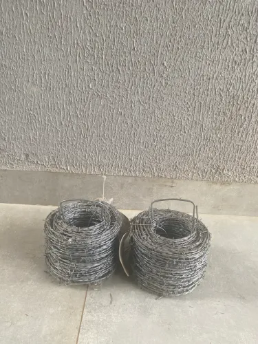 Arame farpado gir ,100 metros cada um .