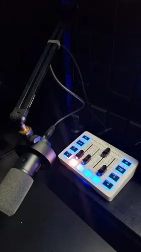 Microfone e Mesa Som Fifine