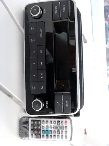 Vendo um rádio multimídia NISSAN modelo.R3000M-16C-B ano 2019 extremamente conservado 