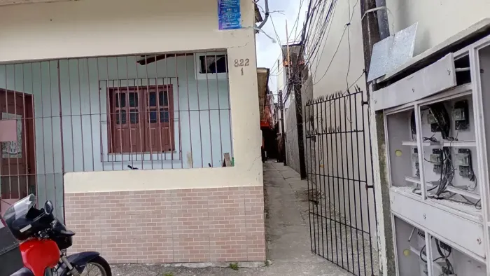 Alugo casa com 2 quartos em Canudos