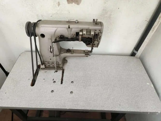 Máquina Industrial de Braço Esquerda para Calçados e Couro - 1 Agulha