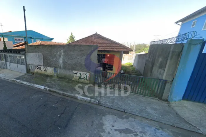 Terreno com 300m2 plano e com pequena construção na região da Pedreira