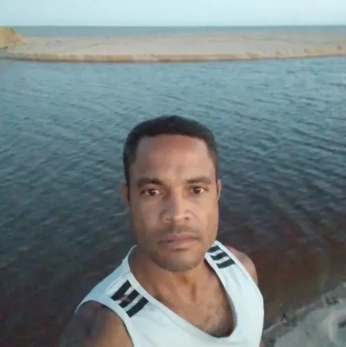 Marido de aluguel todos os tipos de serviços pequenos reparos elétrica. Pedreiro.