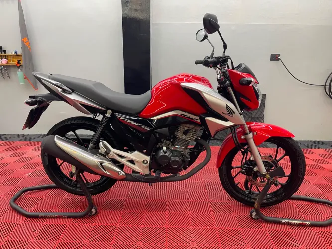 Moto zero com apenas 210 km 