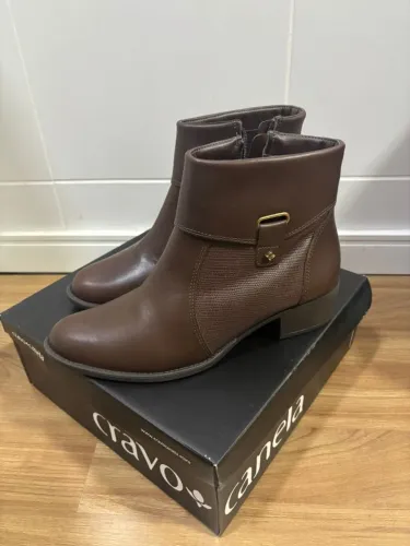 Bota Marrom Cano Baixo Cravo e Canela 38