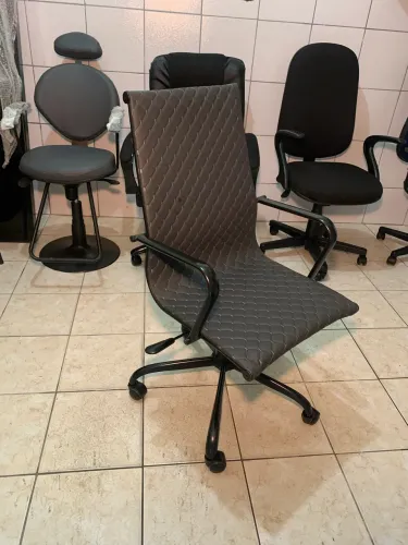 Cadeira reformada de presidente 