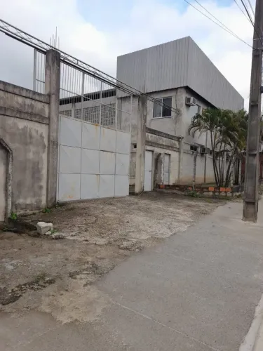 Imóvel para aluguel possui 875 metros quadrados em Vista Alegre - São Gonçalo - RJ
